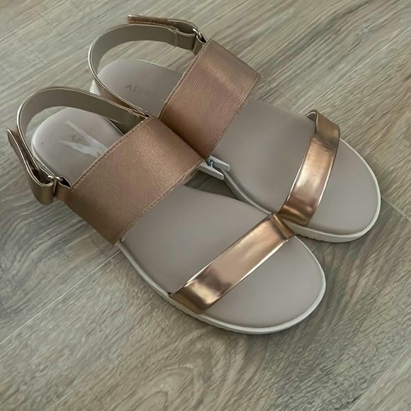 Alfani rose gold metallic sandals size 7.5 - Picture 2 of 9